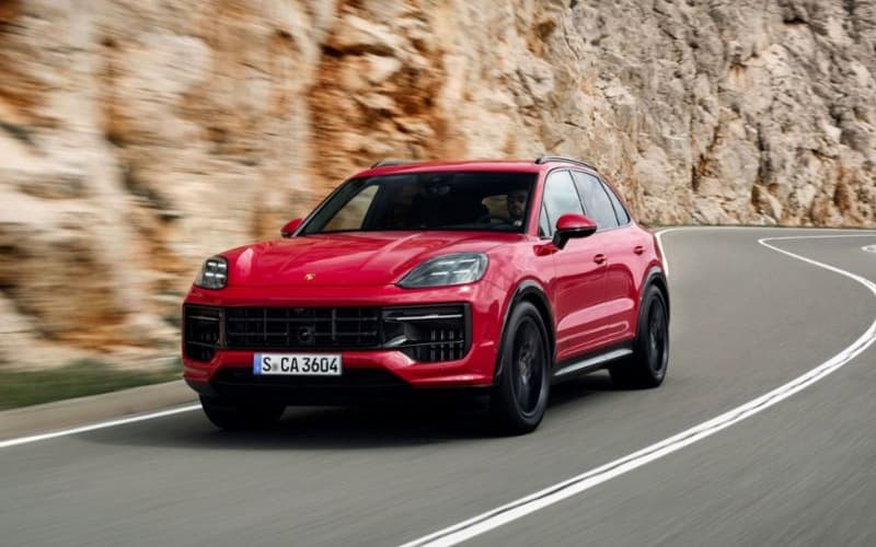 Lancaster, CA - 2025 Porsche Cayenne Mechanical
